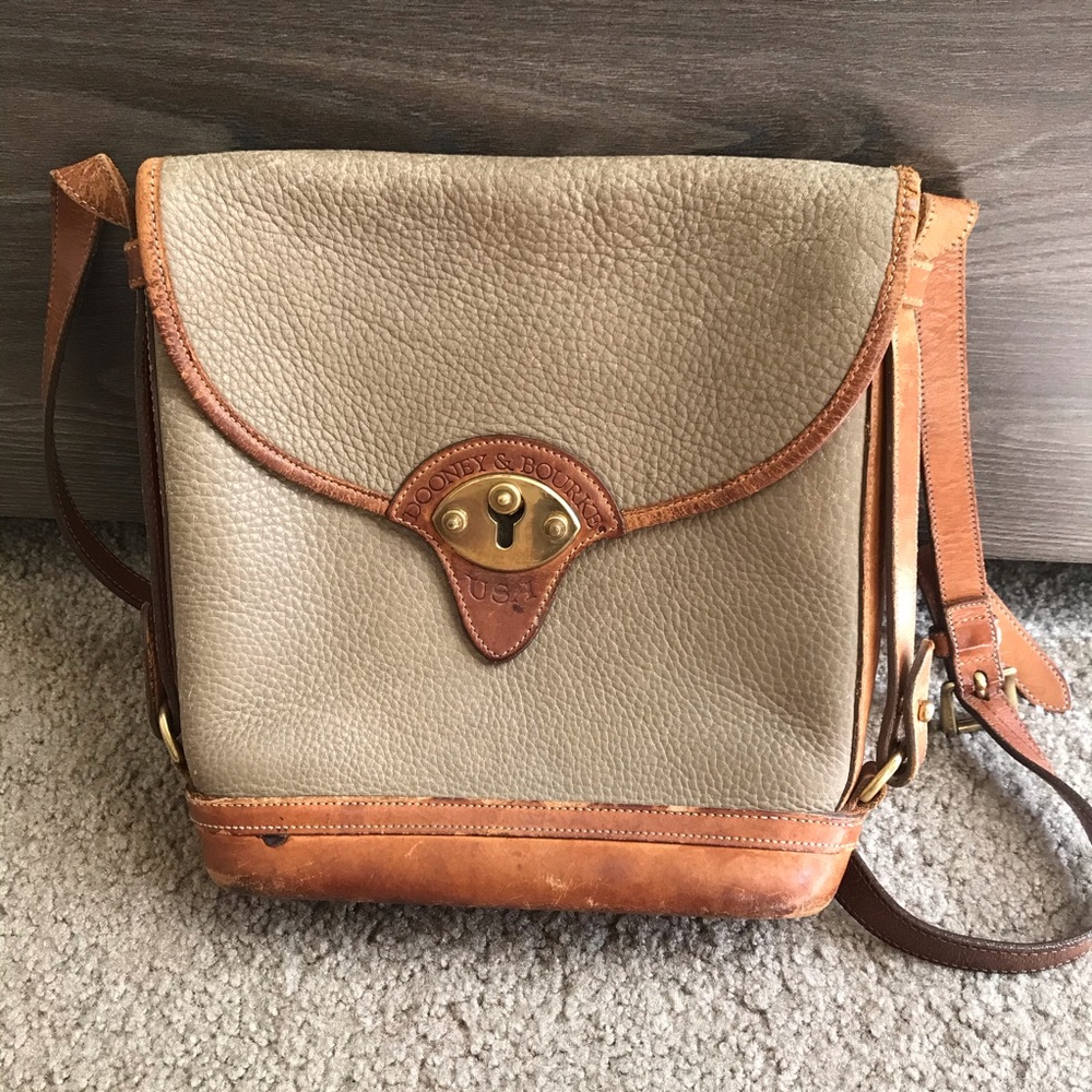 Vintage Dooney & Bourke crossbody bag